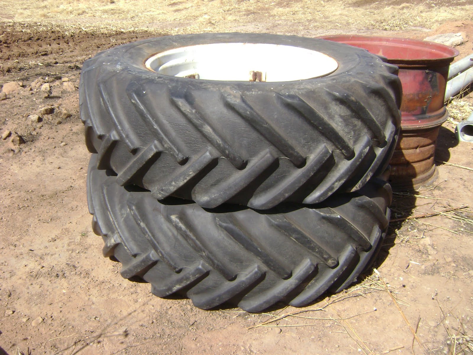 MAQUINARIA AGRICOLA INDUSTRIAL: Llantas Usadas Para Tractor y