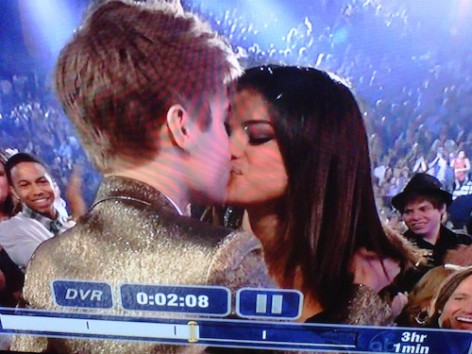 justin bieber and selena gomez kissing. Justin Bieber and Selena Gomez