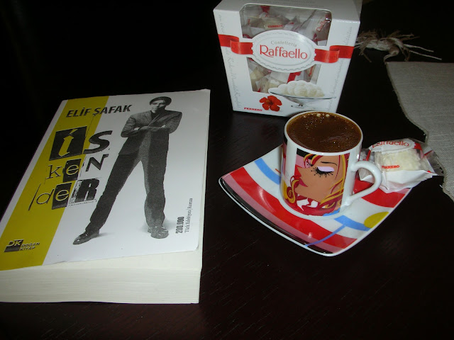 Didem Chic Kahve Keyfi&hellip;Raffaello ve Elif Şafak'ın İskender'i Eşliğinde..