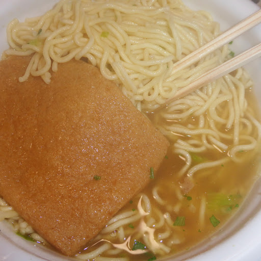 日清焼そばU.F.O.の麺を日清どん兵衛きつねうどんのスープ（＆あげ）を使って『きつねうどん』として調理して食べてみる！
