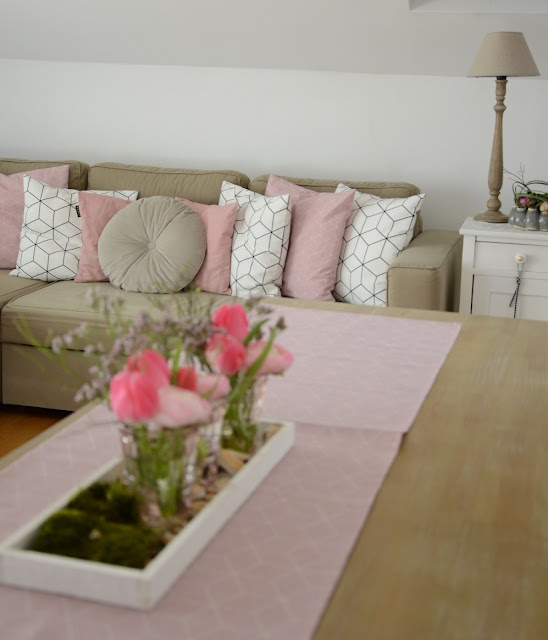 Stoffwechsel Jennifer Büchler: Wohnzimmer Deko Rosa und Beige Stoffwechsel Jennifer Büchler: Wohnzimmer Deko Rosa und Beige