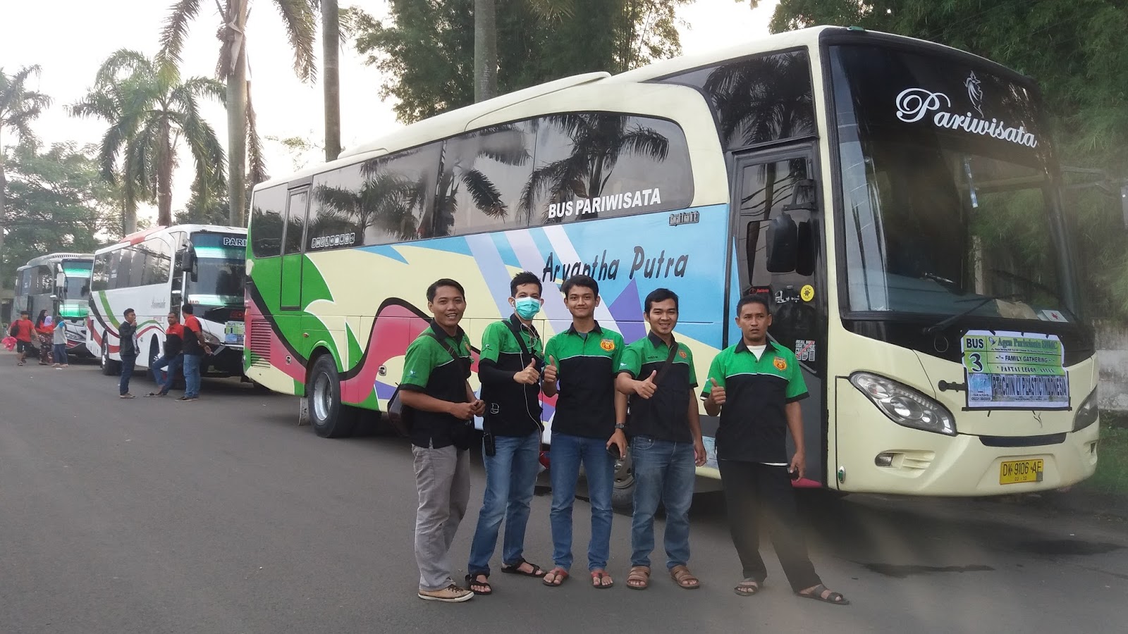 Семейный автобус. Bus family. Семейный автобус. Bus family. Семейный автобус wolsfagen.