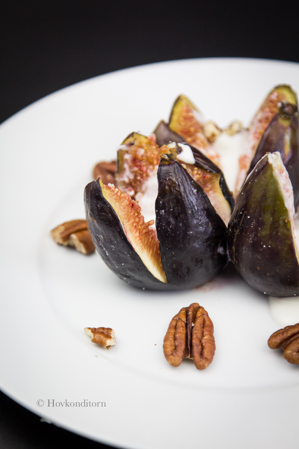 Baked Figs with Goat Cheese