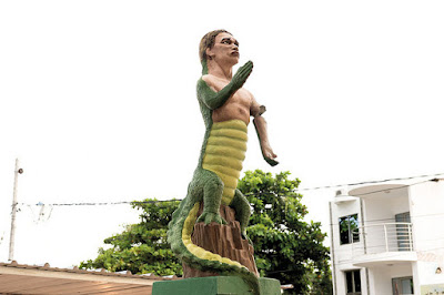 El monumento al hombre caimán en Colombia El monumento al hombre caimán en Colombia