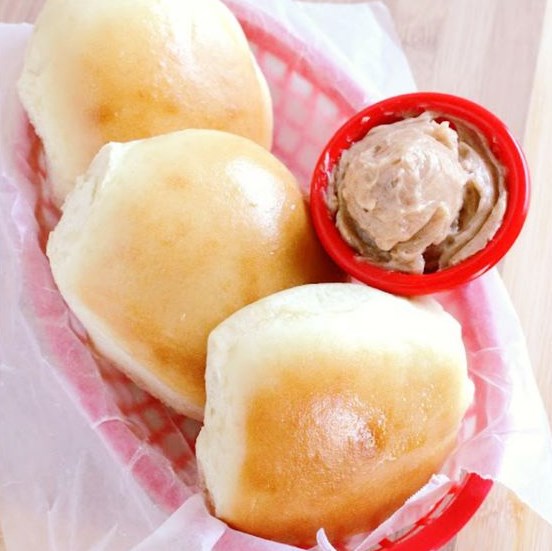 Copycat Texas Roadhouse Rolls and Cinnamon Butter Recipe #Copycat #Dinner