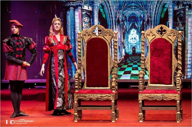 الديكور المسرحي.. حين تشارك الأبواب والشبابيك في التمثيل