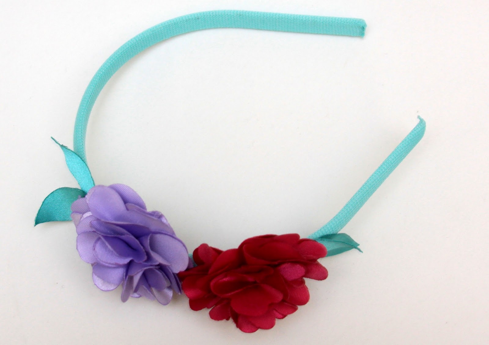 Maria Girafa Ateliê Acessórios Tiaras com flores de tecido.