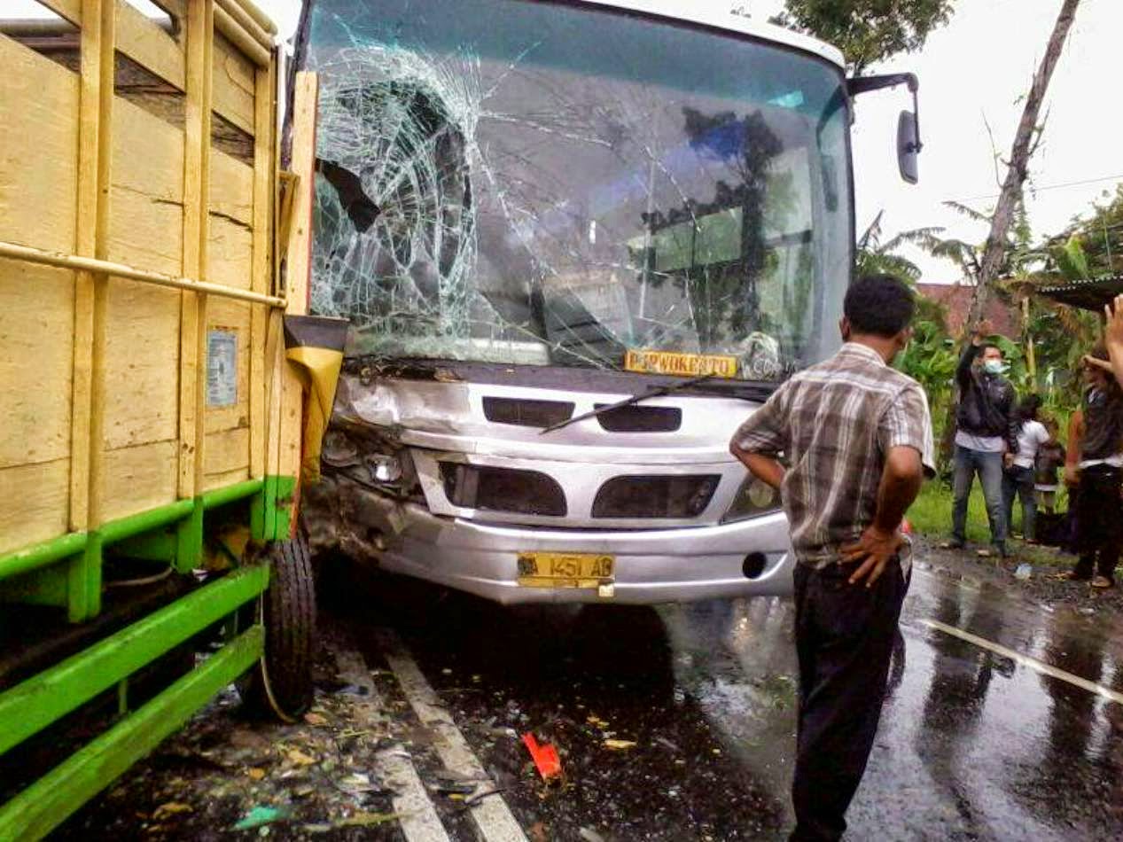 Kumpulan Foto Bus Kecelakaan