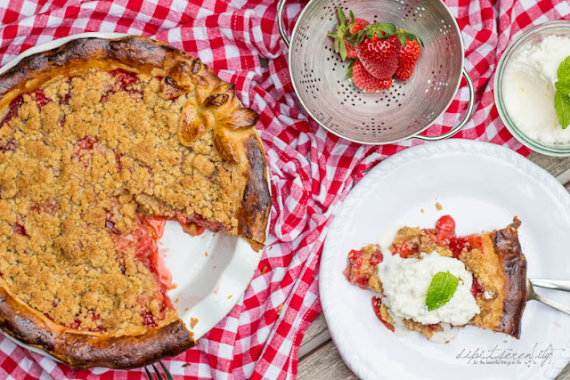 Erdbeer Crumble Pie - dipitserenity Erdbeer Crumble Pie - dipitserenity