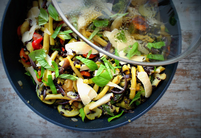 czarny ryż,symbio,fasola szparagowa,warzywa z patelni,zdrowa kuchnia,dieta, zdrowe jedzenie,parmezan