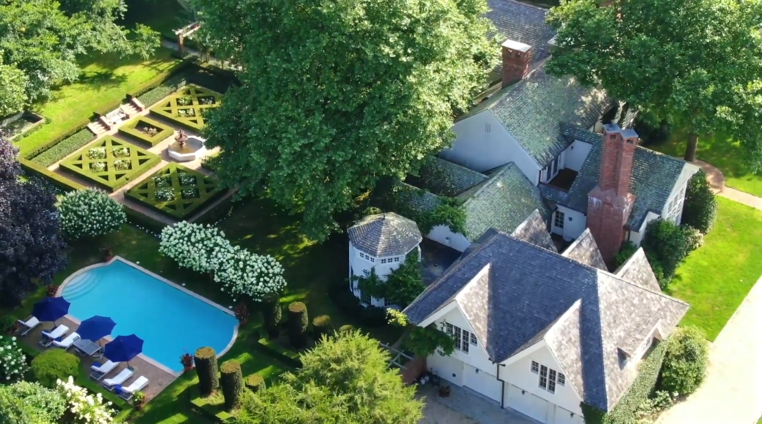 Tour 50 Middle Ln, East Hampton, NY vs. 29 Interior Design Photos