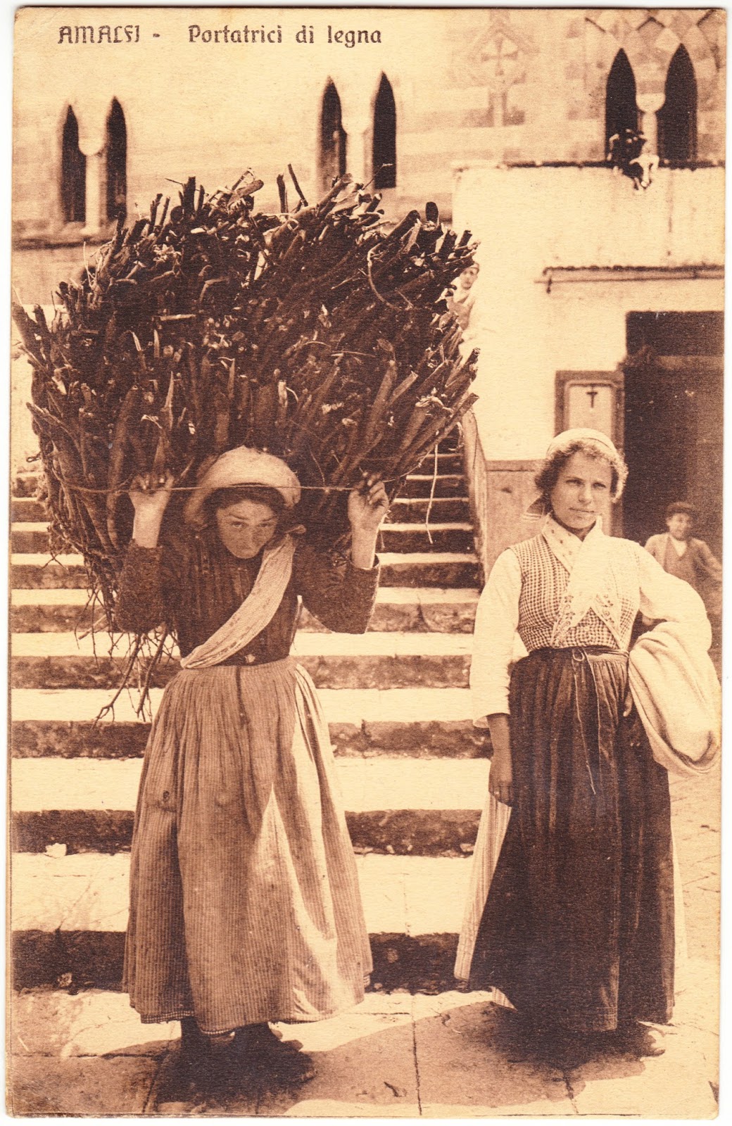 Papergreat: Postcard: Wood carriers of Amalfi