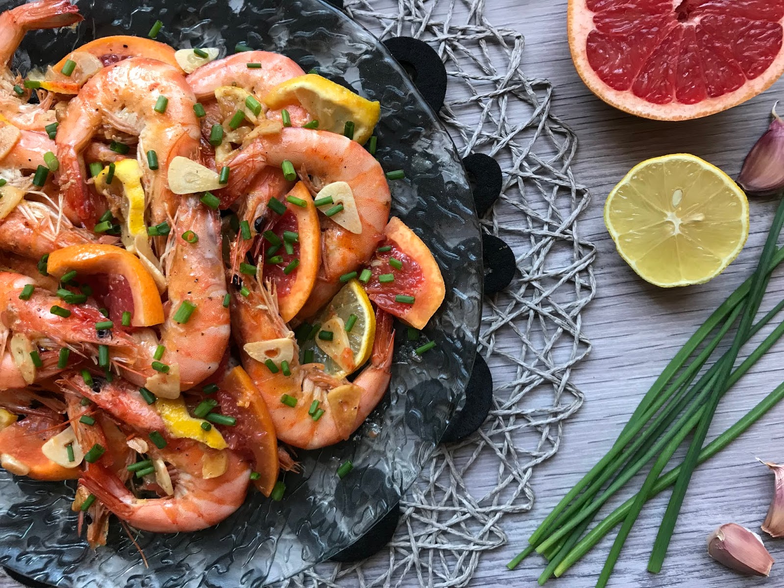 Langostinos salteados con pomelo y brandy (con vídeoreceta)