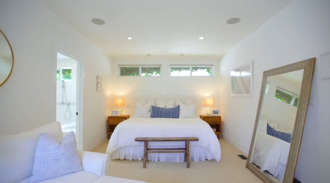 Tour 12 Samoa Way, Pacific Palisades, CA vs. 12 Interior Design Photos