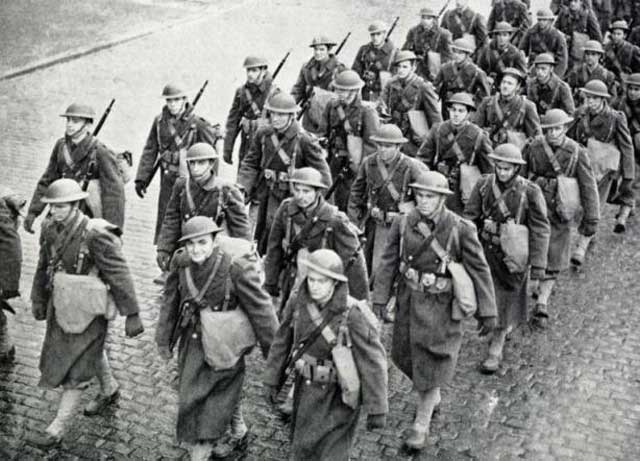 US troops arrive in Belfast, Ireland, 26 January 1942 worldwartwo.filminspector.com