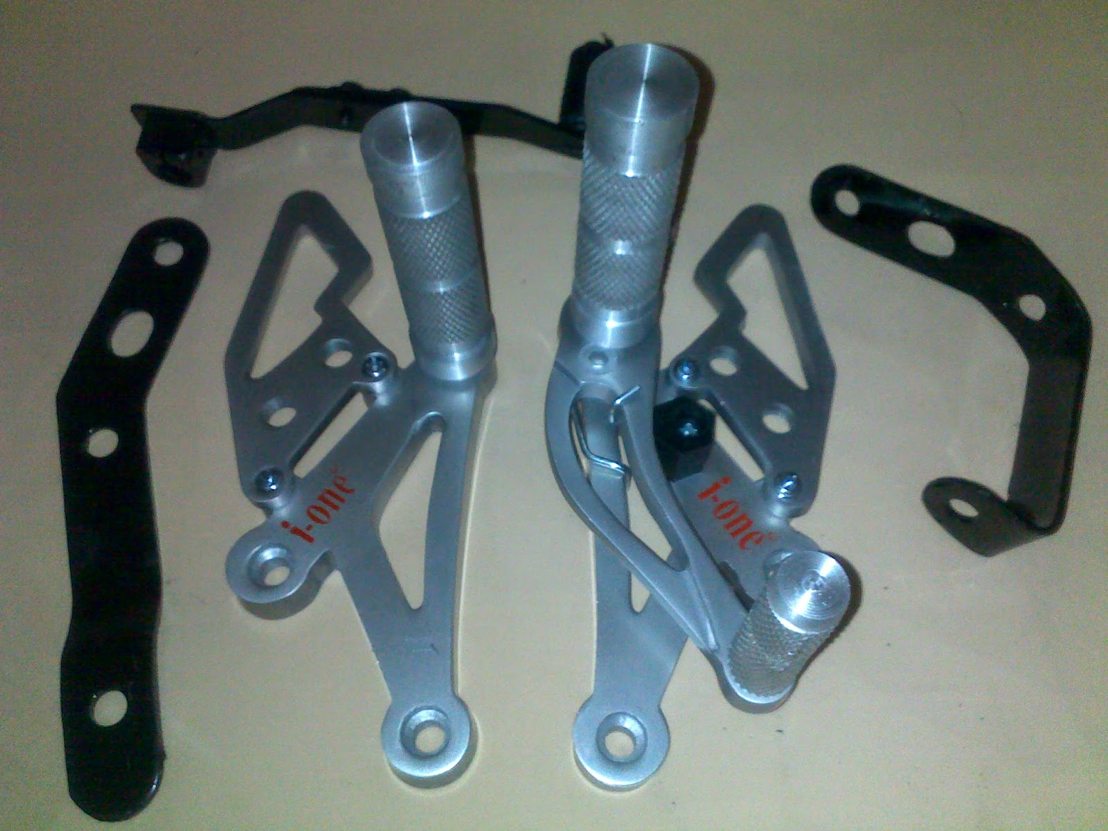 FOOTSTEP UNDERBONE ABSOLUTE REVO