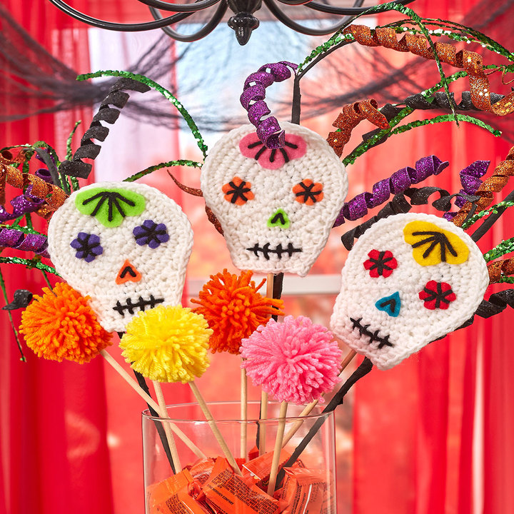 crochet-sugar-skull-pattern-party-sticks