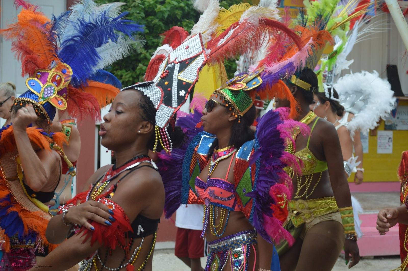 AZUL ¡CARNAVALDÍA DE LA INDEPENDENCIA DE BELIZE!