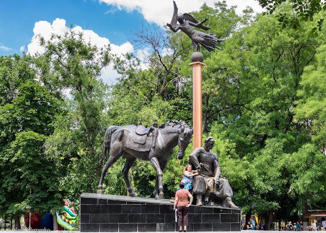 Пам'ятник отаману Головатому в Одесі Пам'ятник отаману Головатому в Одесі