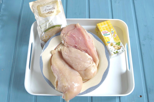 Ingredientes para pechuga de pollo con nata y cebolla