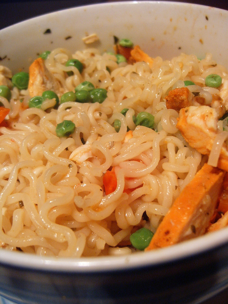 Паста мама рамен. Корейская лапша рамен. Лапша быстрого приготовления индонезия. Блюдо из лапши восточное. Лапша быстрого приготовления рецепты.