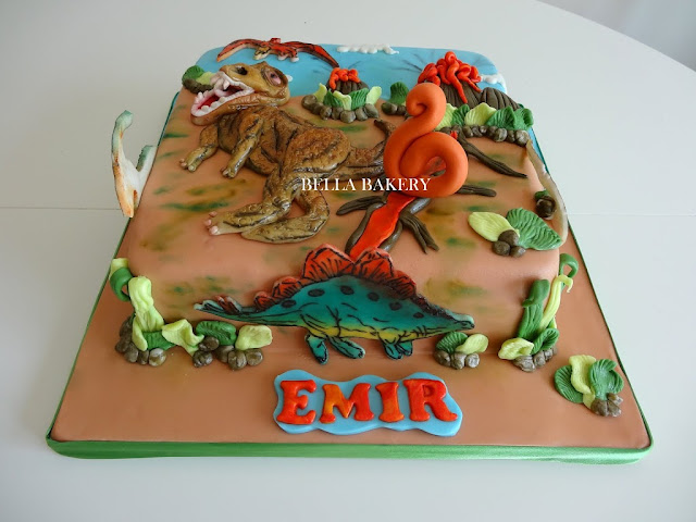 -: T-REX DINOSAURS CAKE