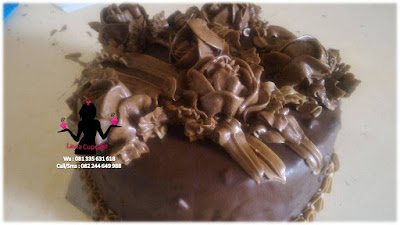 Tart Black Forest Topping Coklat Bentuk Mawar Tart Black Forest Topping Coklat Bentuk Mawar