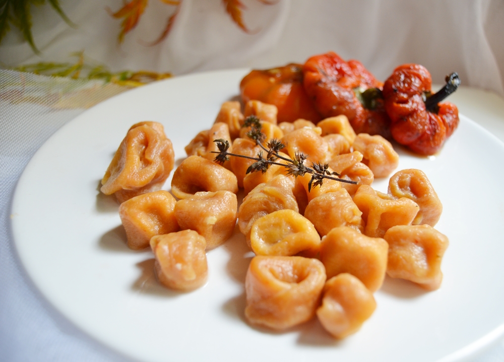 Tortellini cu ardei copt, branza si cimbru
