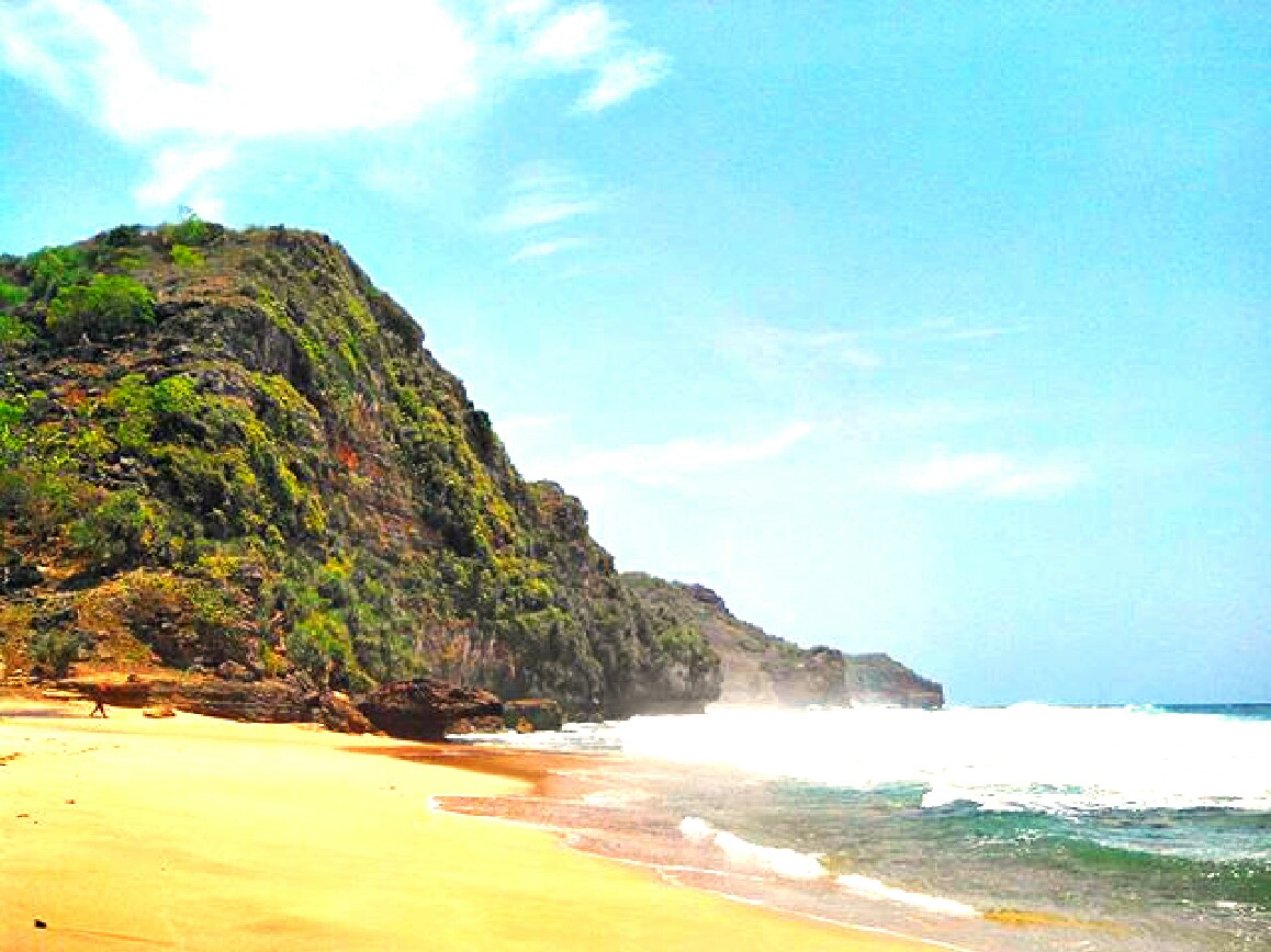 pantai Seruni, emas tersembunyi Gunungkidul pantai Seruni, emas tersembunyi Gunungkidul