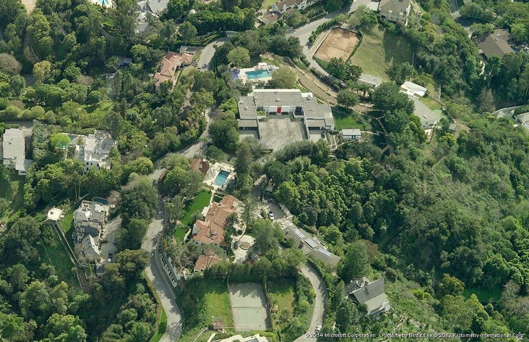 Jennifer Anistons House An even higher aerial view looking down the mountain. Notice the old red door to the mansion.