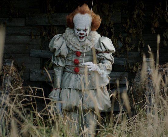 Bill Skarsgård como Pennywise Bill Skarsgård como Pennywise