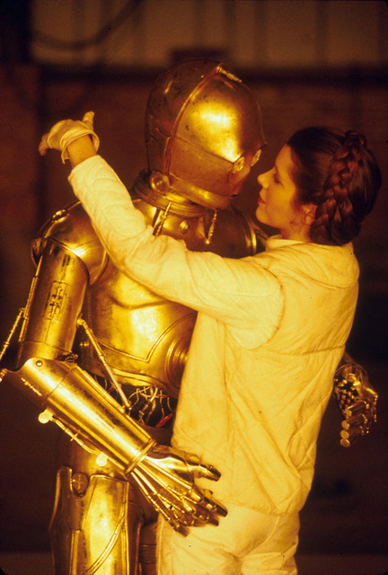 carrie fisher kissing c3p0