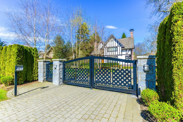 Cantilever Gate for Home