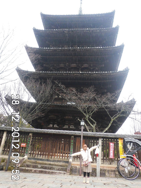 Salah satu kuil yang banyak jadi spot foto ketika berada di kyoto. jalanan menuju kyomizudera