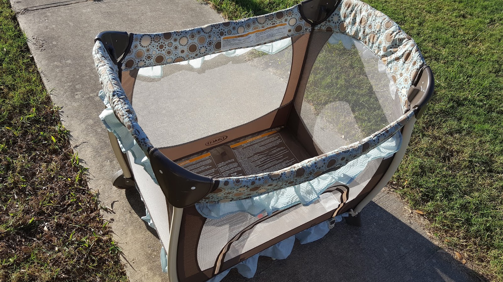 The Redheaded Dreamer How to clean a pack n' play.