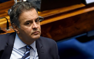 Aécio tira Tasso do comando do PSDB e indica Goldman Aécio tira Tasso do comando do PSDB e indica Goldman