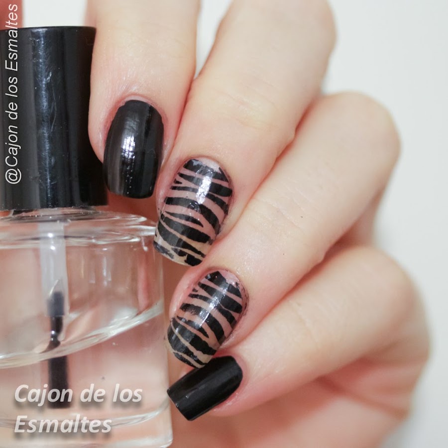 Animal print - Estampado cebra con espacio negativo