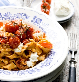 Mafalde with roasted tomatoes tuscan recipe with SPICE fennel and black pepper