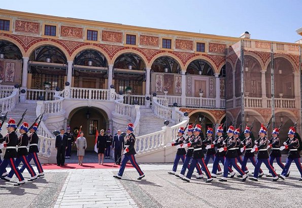Prince Albert, Princess Charlene, Princess Caroline and Princess Stéphanie hosted President Xi Jinping and Peng Liyuan. Akris dress