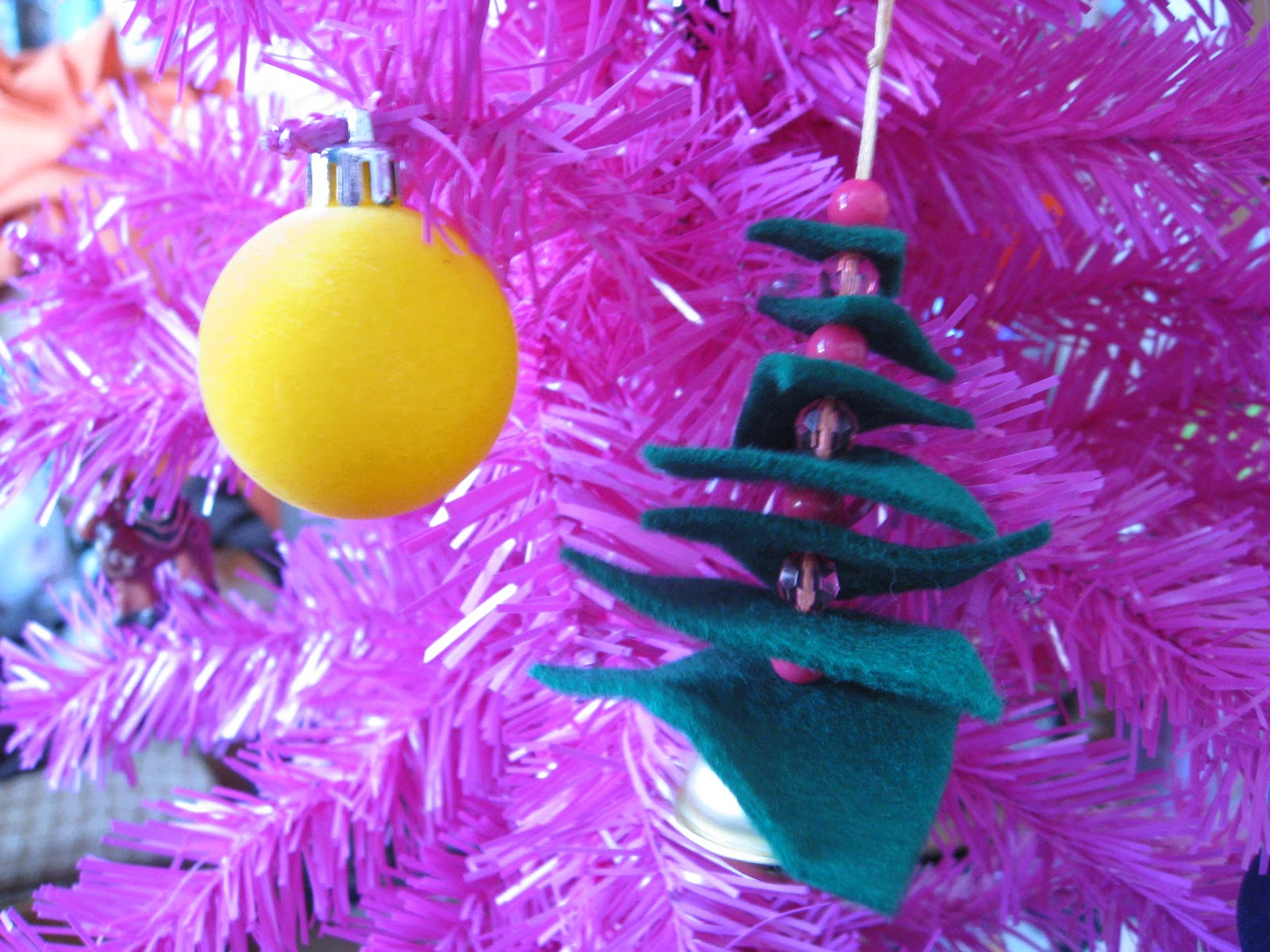 Alix Beech Felt and Bead Christmas Tree Decoration Tutorial