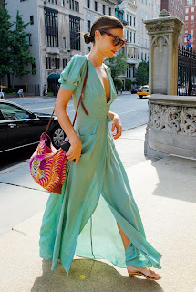  Miranda Kerr green dress and pink bag