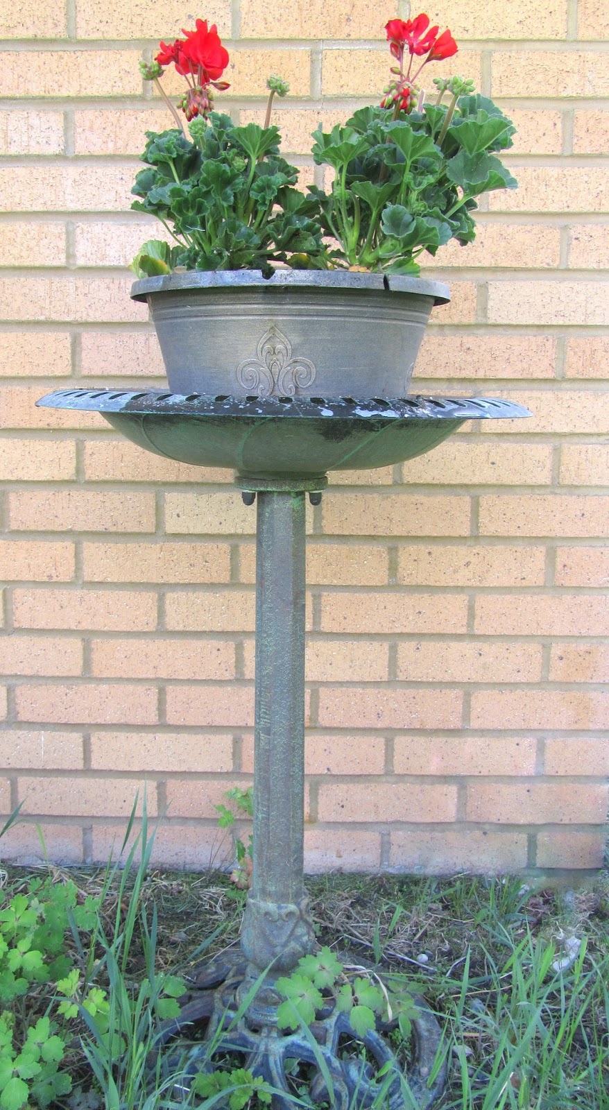 Keeping Focused Bird Bath Plant Stand
