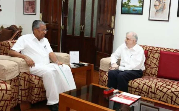 CM visits Governor for talks on Sabarimala, Thiruvananthapuram, News, Politics, Religion, Sabarimala Temple, Trending, Controversy, Meeting, Pinarayi vijayan, Governor, Kerala.
