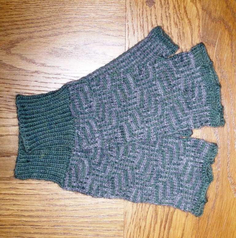 Knitting Now and Then: Mazy Mitts