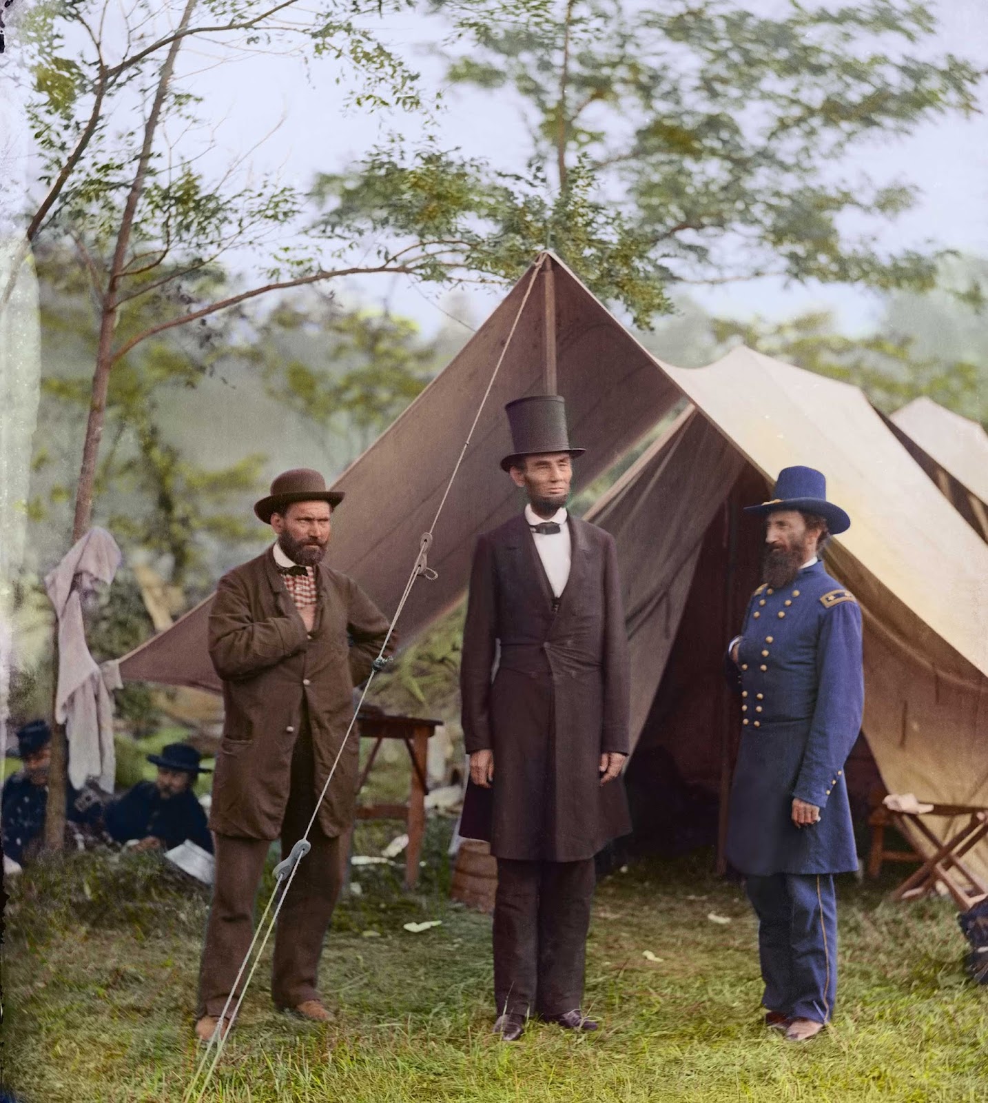 Lincoln visits the battlefield.