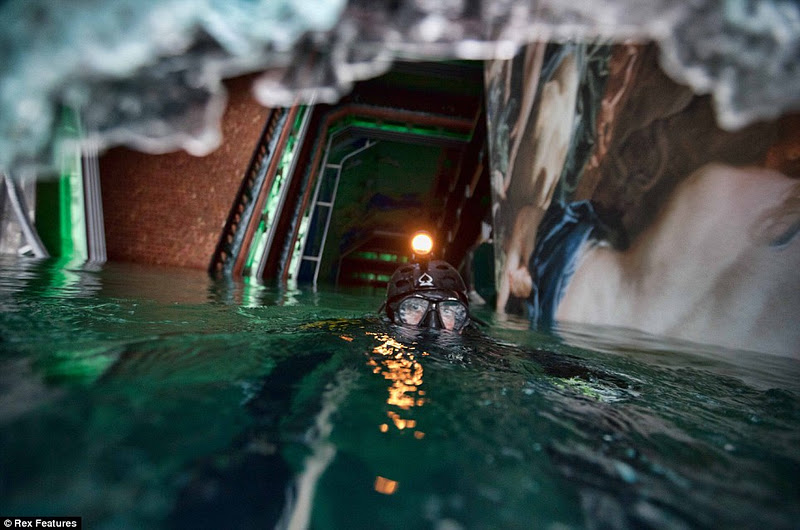 FunnyJPG: Inside the sinking Costa Concordia cruise ship ...
