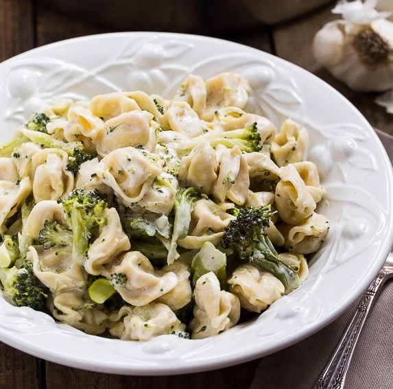 Broccoli Alfredo Tortellini #vegetarian #dinner