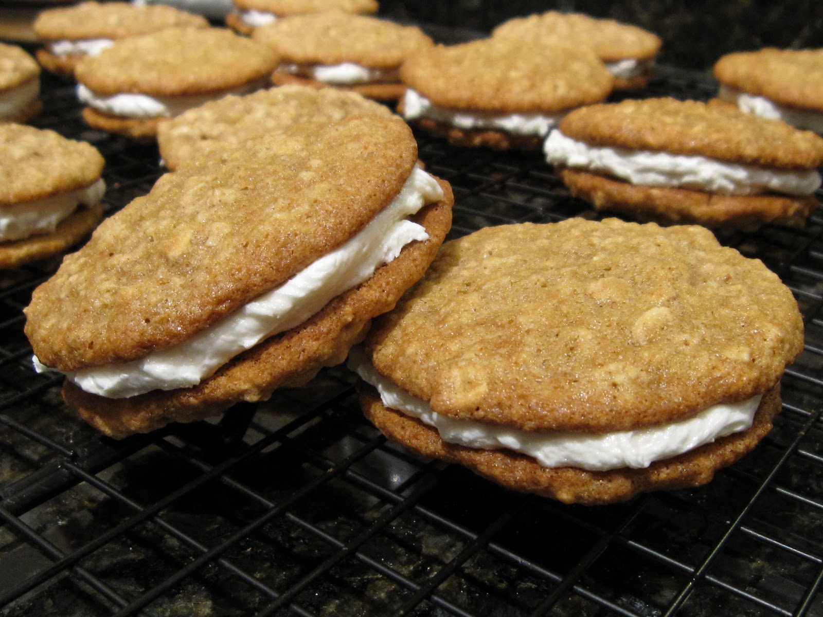 HANNAH IN THE KITCHEN: Oatmeal Cream Pies
