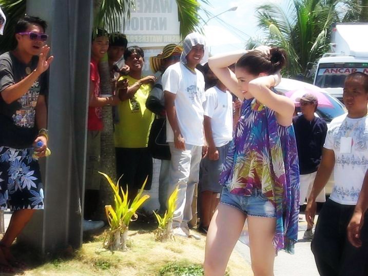 rhian ramos sexy legs photo 03