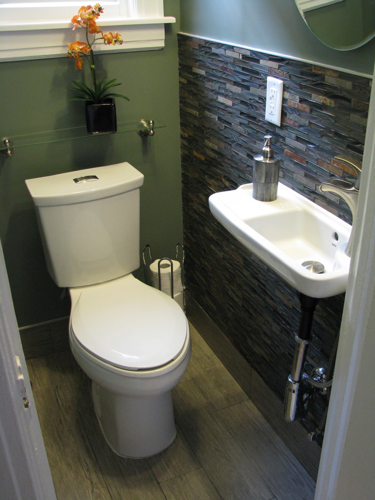 Renovation, Decoration and Decluttering: An amateur's journal: May 2013: The 3x4 bathroom closet